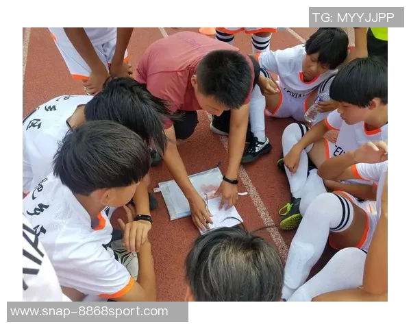 提升运动魅力女款足球服让你在赛场上尽显风采与自信